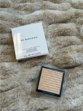 Burberry Matte Glow Compact - Light Neutral Refill